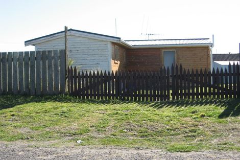 Photo of property in 1 Te Kiri Street, Himatangi Beach, Foxton, 4891
