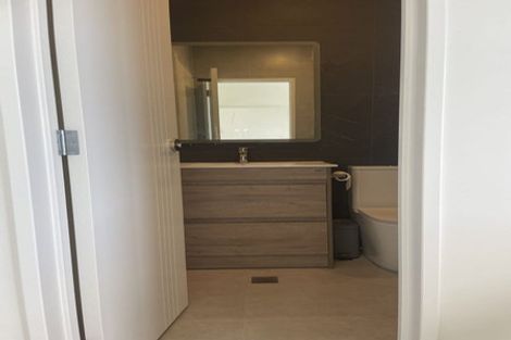 Photo of property in 8/14 Kerswill Place, Pakuranga, Auckland, 2010