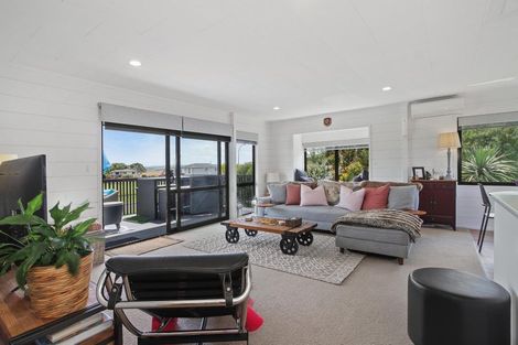 Photo of property in 3 Stella Drive, Clarks Beach, 2122
