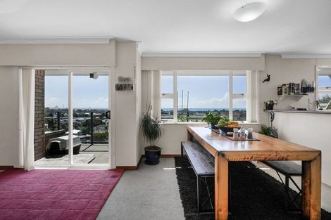 Photo of property in 5 Hillcrest Street, Glen Avon, New Plymouth, 4312