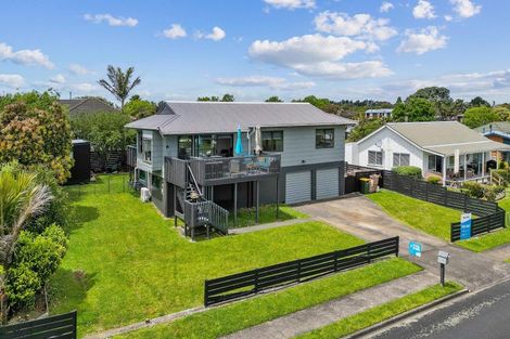 Photo of property in 3 Stella Drive, Clarks Beach, 2122