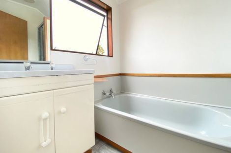 Photo of property in 4/43-53 Chivalry Road, Glenfield, Auckland, 0629