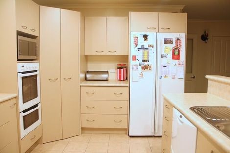 Photo of property in 11 Cascade Way, Paraparaumu, 5032