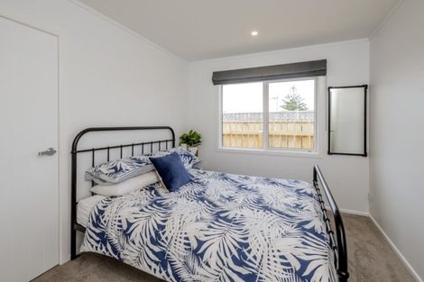 Photo of property in 18 Marine Parade South, Foxton Beach, Foxton, 4815