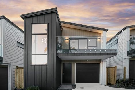 Photo of property in 16c Madison Place, Forrest Hill, Auckland, 0620