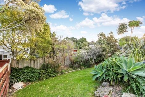 Photo of property in 2/51 Girrahween Drive, Totara Vale, Auckland, 0629