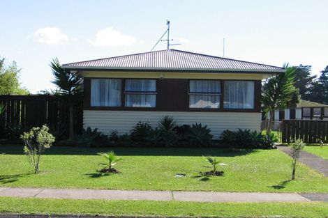 Photo of property in 120 Edgewater Drive, Pakuranga, Auckland, 2010