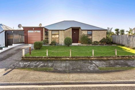 Photo of property in 103 Everitt Crescent, Whangamata, 3620