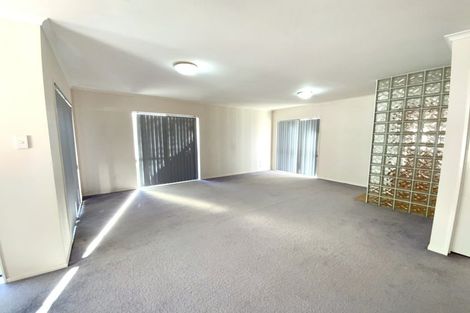 Photo of property in 11 Newbegin Place, Weymouth, Auckland, 2103
