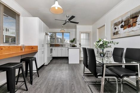 Photo of property in 16 Patts Avenue, Glendene, Auckland, 0602