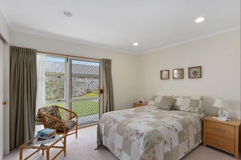 Photo of property in 9 Knightsbridge Place, Taradale, Napier, 4112