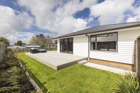 Photo of property in 27 Poplar Grove, Feilding, 4702