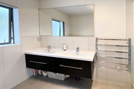 Photo of property in 22 Mulroy Place, Pinehill, Auckland, 0632