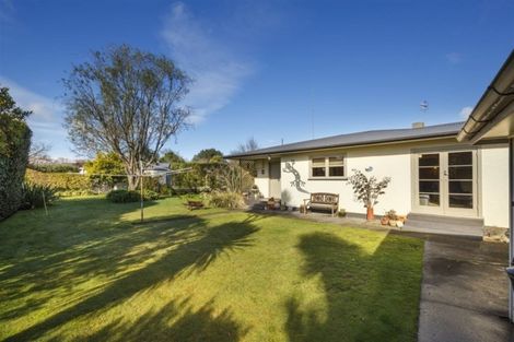 Photo of property in 11 Athlone Place, Hokowhitu, Palmerston North, 4410