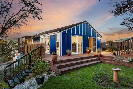 Photo of property in 2/11 Mervyn Place, Plimmerton, Porirua, 5026