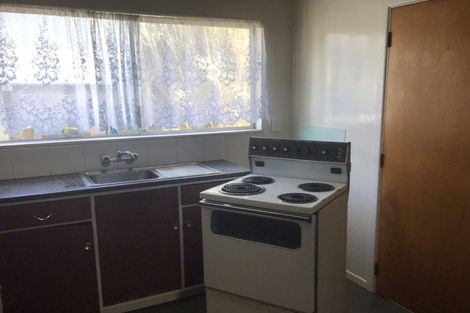 Photo of property in 27a-b Cheyne Walk, Newlands, Wellington, 6037