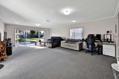 Photo of property in 16 Reid Avenue, Hawera, 4610