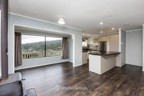 Photo of property in 27 Ngahere Street, Stokes Valley, Lower Hutt, 5019