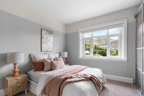 Photo of property in 11 Hawkhurst Road, Lyttelton, 8082