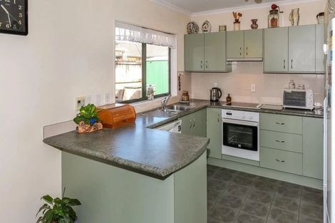 Photo of property in 4 Emmerdale Avenue, Papakura, 2110