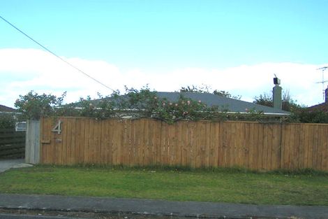 Photo of property in 2/4 Raines Avenue, Forrest Hill, Auckland, 0620