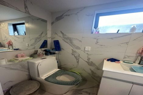 Photo of property in 2/41 College Road, Northcote, Auckland, 0627