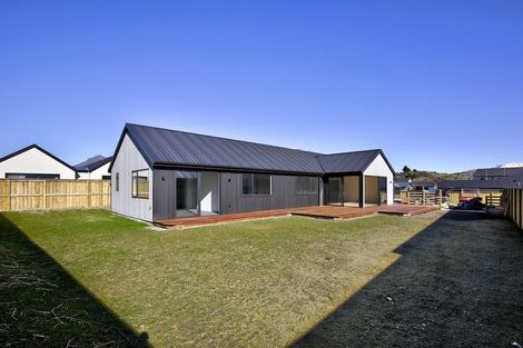 Photo of property in 43 Cheviot Street, Jacks Point, 9371