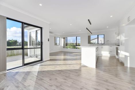 Photo of property in 40 Koroheke Road, Takanini, 2110