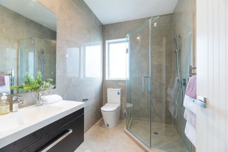 Photo of property in 17 Boocock Crescent, Orewa, 0931