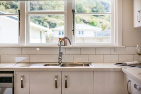 Photo of property in 15 Totara Street, Wainuiomata, Lower Hutt, 5014