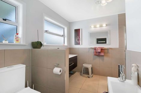 Photo of property in 16 Meadowvale Drive, Levin, 5510