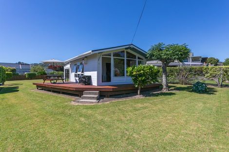 Photo of property in 11 Hahei Beach Road, Hahei, Whitianga, 3591