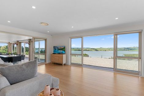 Photo of property in 24 Karakanui Road, Tinopai, Matakohe, 0593