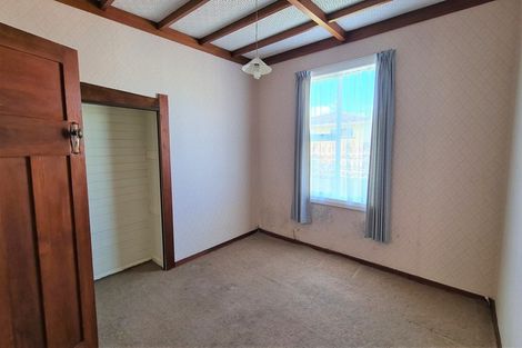 Photo of property in 16 Gisborne Terrace, Opunake, 4616