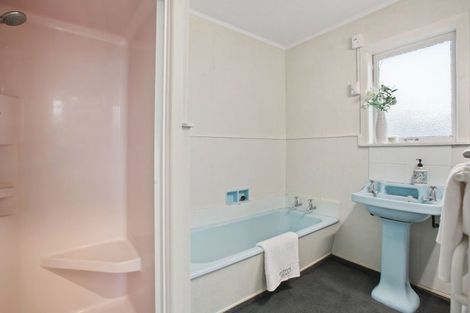 Photo of property in 16 Sylvan Crescent, Te Atatu South, Auckland, 0610