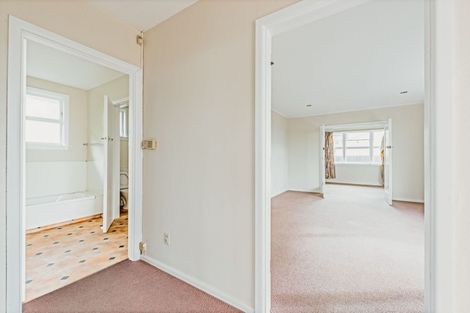 Photo of property in 135 Avonhead Road, Avonhead, Christchurch, 8042