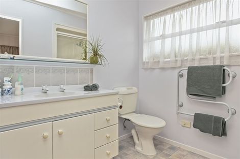 Photo of property in 33b Kirby Street, Glendene, Auckland, 0602