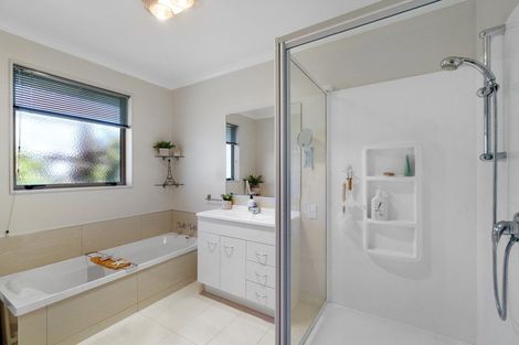 Photo of property in 4 Ruske Place, Grandview Heights, Hamilton, 3200