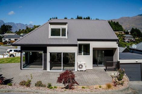 Photo of property in 4a Dart Place, Fernhill, Queenstown, 9300