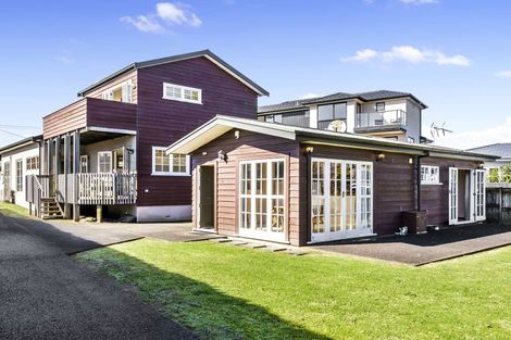 Photo of property in 66 Yeovil Road, Te Atatu Peninsula, Auckland, 0610