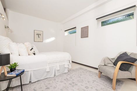 Photo of property in 41a Tamworth Crescent, Newlands, Wellington, 6037