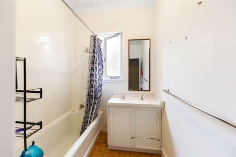 Photo of property in 74 Ngatai Road, Otumoetai, Tauranga, 3110