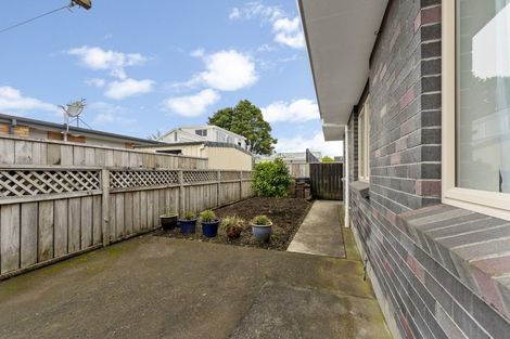 Photo of property in 2/7 Mahoe Street, Strandon, New Plymouth, 4312
