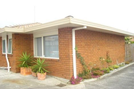 Photo of property in 1/3 Caribbean Drive, Unsworth Heights, Auckland, 0632