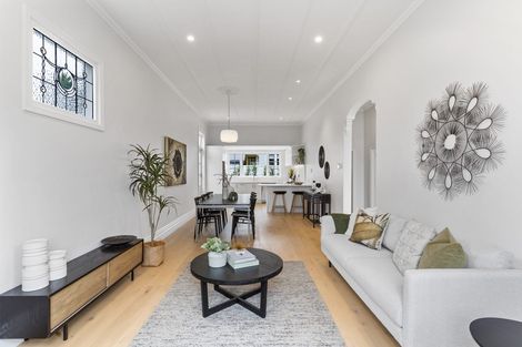 Photo of property in 7 Fairfax Avenue, Northcote, Auckland, 0627