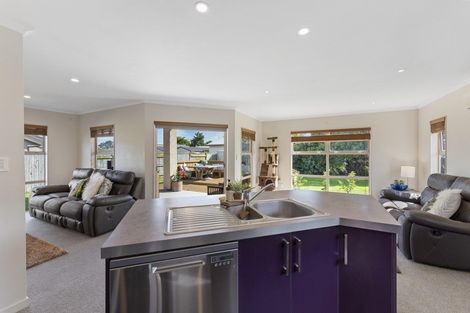 Photo of property in 19 Walnut Grove, Kelvin Grove, Palmerston North, 4414