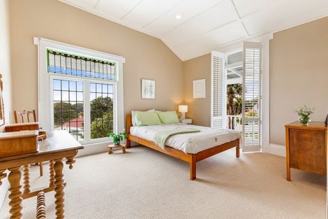 Photo of property in 22 Stanley Point Road, Stanley Point, Auckland, 0624