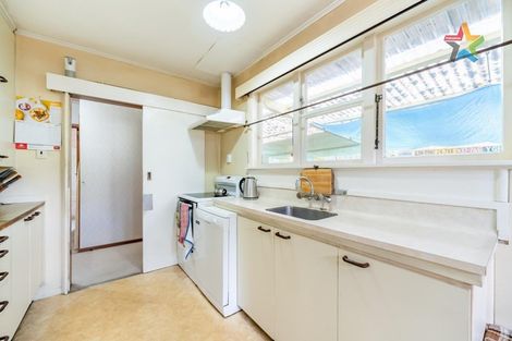 Photo of property in 5 Rawhiti Street, Stokes Valley, Lower Hutt, 5019