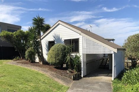 Photo of property in 2/124 Bucklands Beach Road, Bucklands Beach, Auckland, 2012
