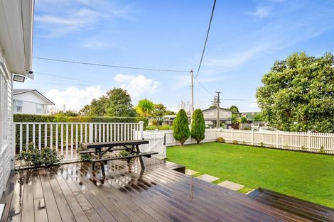 Photo of property in 28 Rewarewa Road, Te Atatu Peninsula, Auckland, 0610